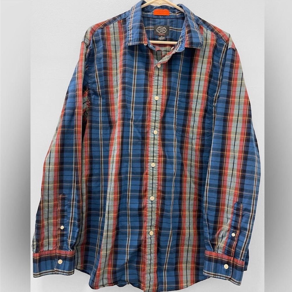 St. John’s Bay Mens Button Up. Size X-Large.